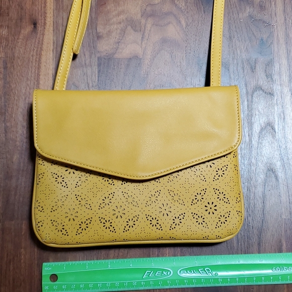 Moda Luxe yellow cross-body bag. New without tags. - Picture 5 of 5